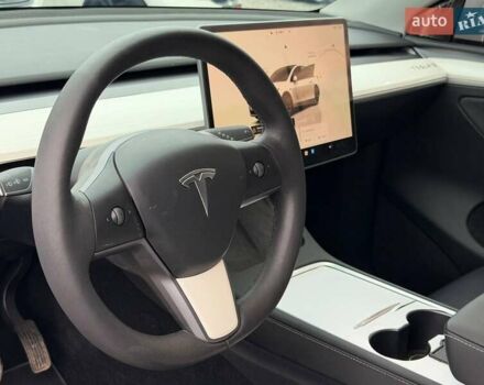 Белый Тесла Model Y, объемом двигателя 0 л и пробегом 53 тыс. км за 28800 $, фото 11 на Automoto.ua