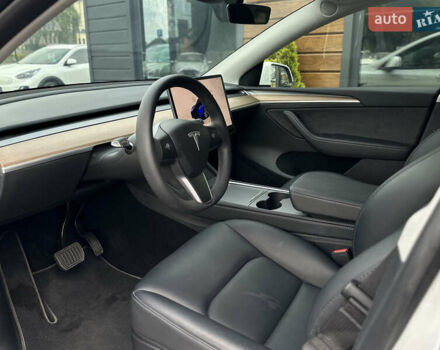 Білий Тесла Model Y, об'ємом двигуна 0 л та пробігом 47 тис. км за 26500 $, фото 33 на Automoto.ua
