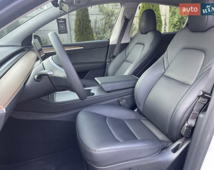 Белый Тесла Model Y, объемом двигателя 0 л и пробегом 10 тыс. км за 32000 $, фото 13 на Automoto.ua
