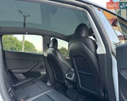 Білий Тесла Model Y, об'ємом двигуна 0 л та пробігом 45 тис. км за 27500 $, фото 54 на Automoto.ua