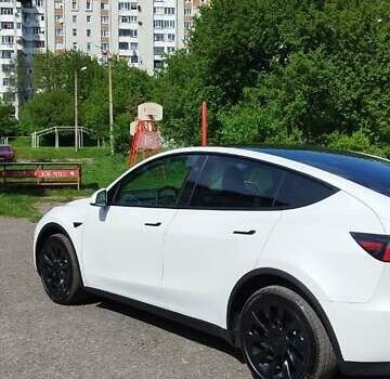 Белый Тесла Model Y, объемом двигателя 0 л и пробегом 1 тыс. км за 38000 $, фото 42 на Automoto.ua