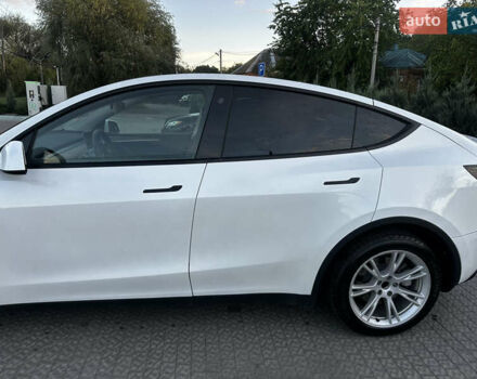 Білий Тесла Model Y, об'ємом двигуна 0 л та пробігом 42 тис. км за 29500 $, фото 2 на Automoto.ua