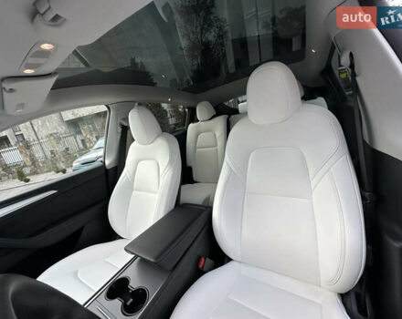 Белый Тесла Model Y, объемом двигателя 0 л и пробегом 35 тыс. км за 29500 $, фото 17 на Automoto.ua