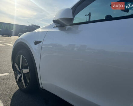 Белый Тесла Model Y, объемом двигателя 0 л и пробегом 76 тыс. км за 33000 $, фото 5 на Automoto.ua