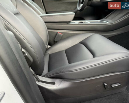 Белый Тесла Model Y, объемом двигателя 0 л и пробегом 39 тыс. км за 27200 $, фото 20 на Automoto.ua