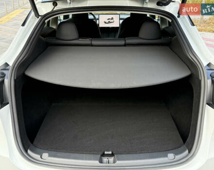 Белый Тесла Model Y, объемом двигателя 0 л и пробегом 25 тыс. км за 32500 $, фото 27 на Automoto.ua