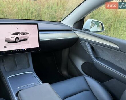 Белый Тесла Model Y, объемом двигателя 0 л и пробегом 35 тыс. км за 34500 $, фото 30 на Automoto.ua