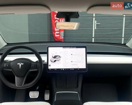 Белый Тесла Model Y, объемом двигателя 0 л и пробегом 49 тыс. км за 34999 $, фото 16 на Automoto.ua