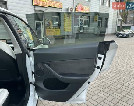 Белый Тесла Model Y, объемом двигателя 0 л и пробегом 35 тыс. км за 29500 $, фото 24 на Automoto.ua