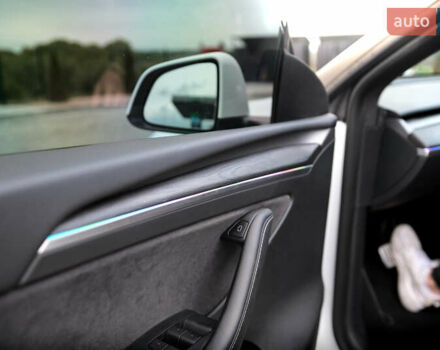 Белый Тесла Model Y, объемом двигателя 0 л и пробегом 25 тыс. км за 35499 $, фото 31 на Automoto.ua