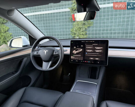 Белый Тесла Model Y, объемом двигателя 0 л и пробегом 18 тыс. км за 29600 $, фото 97 на Automoto.ua
