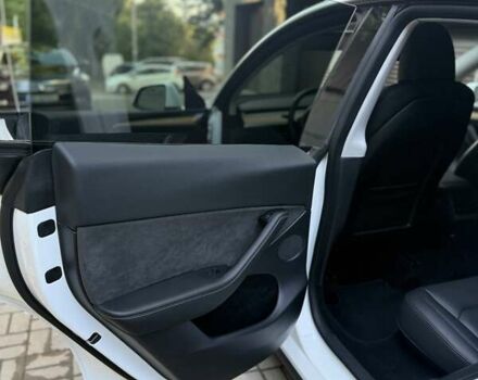 Белый Тесла Model Y, объемом двигателя 0 л и пробегом 33 тыс. км за 32000 $, фото 3 на Automoto.ua