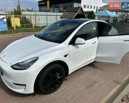 Белый Тесла Model Y, объемом двигателя 0 л и пробегом 30 тыс. км за 31999 $, фото 1 на Automoto.ua