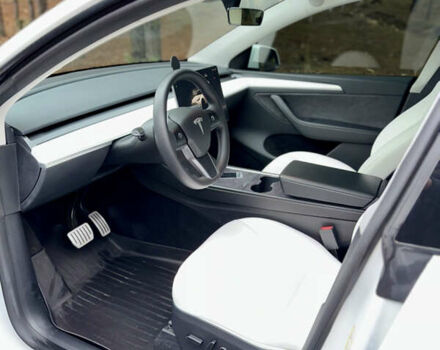 Белый Тесла Model Y, объемом двигателя 0 л и пробегом 57 тыс. км за 32700 $, фото 10 на Automoto.ua