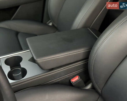 Білий Тесла Model Y, об'ємом двигуна 0 л та пробігом 47 тис. км за 26500 $, фото 49 на Automoto.ua