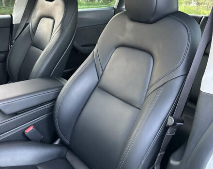 Білий Тесла Model Y, об'ємом двигуна 0 л та пробігом 45 тис. км за 27500 $, фото 37 на Automoto.ua
