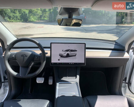 Белый Тесла Model Y, объемом двигателя 0 л и пробегом 64 тыс. км за 28500 $, фото 14 на Automoto.ua