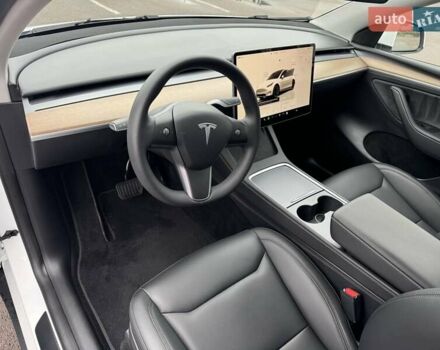 Белый Тесла Model Y, объемом двигателя 0 л и пробегом 59 тыс. км за 31490 $, фото 13 на Automoto.ua