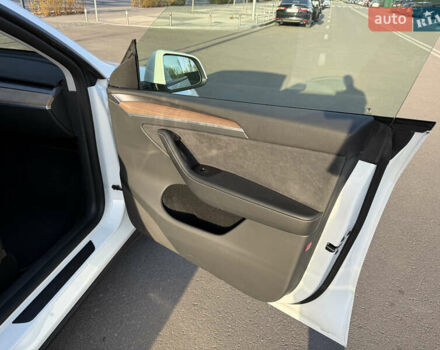 Білий Тесла Model Y, об'ємом двигуна 0 л та пробігом 55 тис. км за 33014 $, фото 27 на Automoto.ua