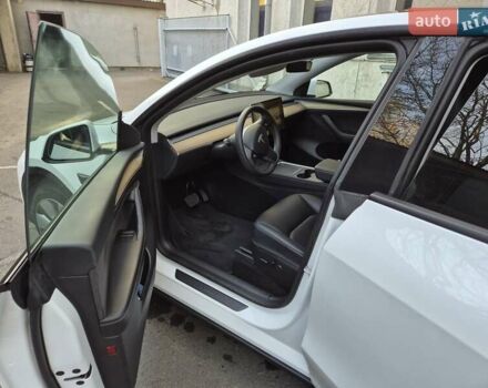 Білий Тесла Model Y, об'ємом двигуна 0 л та пробігом 67 тис. км за 25500 $, фото 11 на Automoto.ua