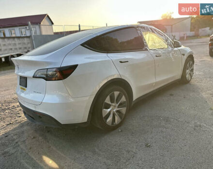 Тесла Model Y 2023 в Ровно на Automoto.ua Белый Тесла Model Y, объемом двигателя 0 л и пробегом 98 тыс. км за 17400 $, фото 6 на Automoto.ua