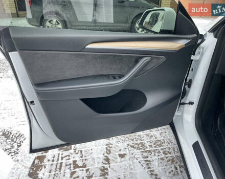 Белый Тесла Model Y, объемом двигателя 0 л и пробегом 13 тыс. км за 26500 $, фото 33 на Automoto.ua