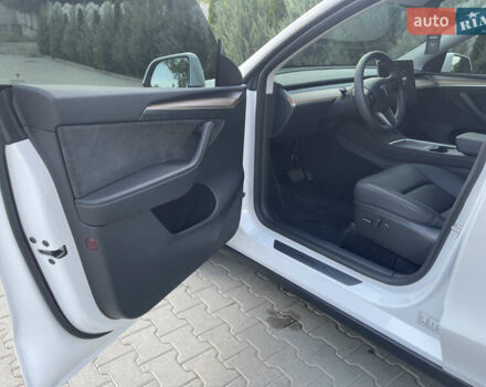 Белый Тесла Model Y, объемом двигателя 0 л и пробегом 10 тыс. км за 32000 $, фото 9 на Automoto.ua
