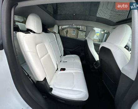 Белый Тесла Model Y, объемом двигателя 0 л и пробегом 35 тыс. км за 29500 $, фото 26 на Automoto.ua