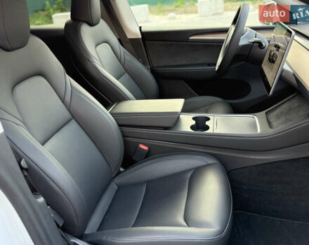 Белый Тесла Model Y, объемом двигателя 0 л и пробегом 25 тыс. км за 32500 $, фото 22 на Automoto.ua