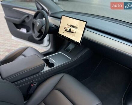 Білий Тесла Model Y, об'ємом двигуна 0 л та пробігом 27 тис. км за 28500 $, фото 13 на Automoto.ua