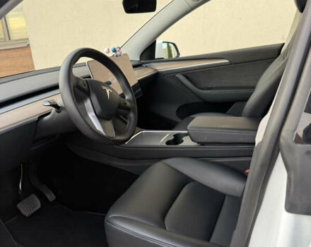 Белый Тесла Model Y, объемом двигателя 0 л и пробегом 26 тыс. км за 29500 $, фото 2 на Automoto.ua