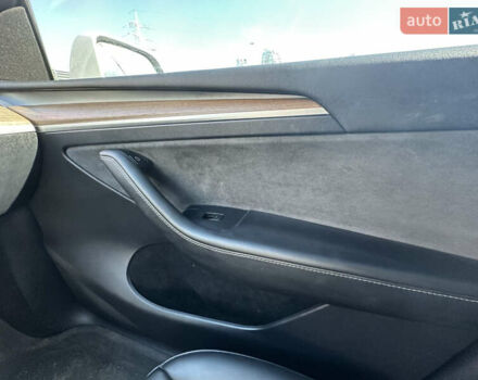 Белый Тесла Model Y, объемом двигателя 0 л и пробегом 52 тыс. км за 25900 $, фото 20 на Automoto.ua