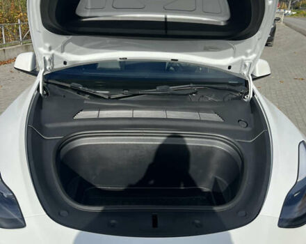 Тесла Model Y 2023 в Тернополе на Automoto.ua Белый Тесла Model Y, объемом двигателя 0 л и пробегом 16 тыс. км за 28500 $, фото 6 на Automoto.ua