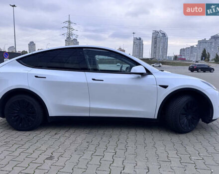 Белый Тесла Model Y, объемом двигателя 0 л и пробегом 29 тыс. км за 29900 $, фото 1 на Automoto.ua