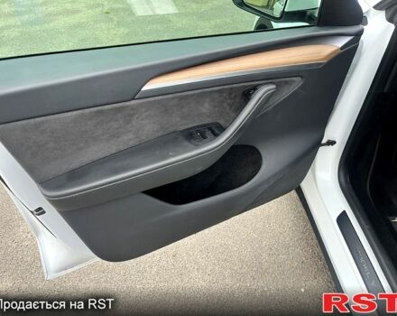 Белый Тесла Model Y, объемом двигателя 0 л и пробегом 40 тыс. км за 28499 $, фото 10 на Automoto.ua