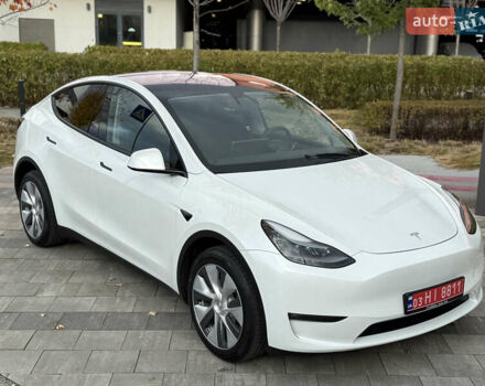 Белый Тесла Model Y, объемом двигателя 0 л и пробегом 25 тыс. км за 32500 $, фото 2 на Automoto.ua