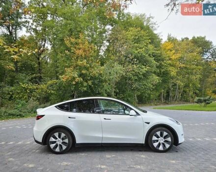 Тесла Model Y 2023 в Тернополе на Automoto.ua Белый Тесла Model Y, объемом двигателя 0 л и пробегом 36 тыс. км за 28000 $, фото 11 на Automoto.ua
