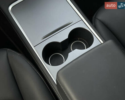 Білий Тесла Model Y, об'ємом двигуна 0 л та пробігом 47 тис. км за 26500 $, фото 47 на Automoto.ua