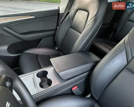 Білий Тесла Model Y, об'ємом двигуна 0 л та пробігом 45 тис. км за 27500 $, фото 40 на Automoto.ua