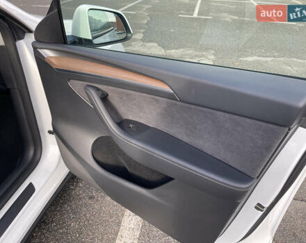 Белый Тесла Model Y, объемом двигателя 0 л и пробегом 43 тыс. км за 29500 $, фото 12 на Automoto.ua