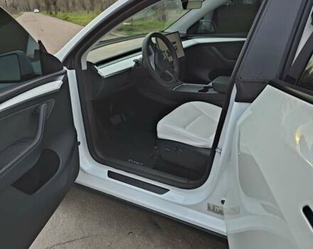 Білий Тесла Model Y, об'ємом двигуна 0 л та пробігом 41 тис. км за 26500 $, фото 5 на Automoto.ua