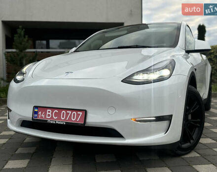 Белый Тесла Model Y, объемом двигателя 0 л и пробегом 29 тыс. км за 29900 $, фото 1 на Automoto.ua