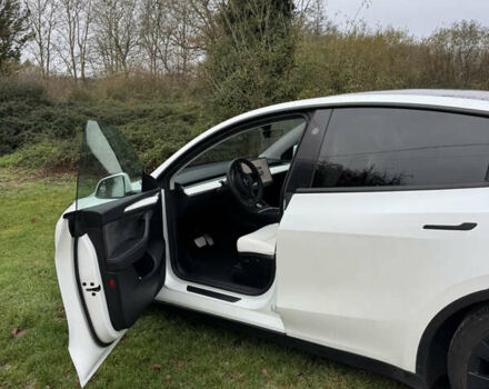 Белый Тесла Model Y, объемом двигателя 0 л и пробегом 35 тыс. км за 28800 $, фото 7 на Automoto.ua