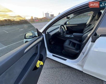 Білий Тесла Model Y, об'ємом двигуна 0 л та пробігом 48 тис. км за 28000 $, фото 10 на Automoto.ua