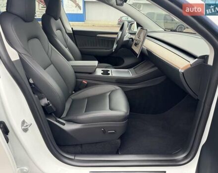 Белый Тесла Model Y, объемом двигателя 0 л и пробегом 59 тыс. км за 31490 $, фото 18 на Automoto.ua