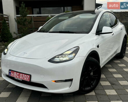 Белый Тесла Model Y, объемом двигателя 0 л и пробегом 29 тыс. км за 29900 $, фото 2 на Automoto.ua