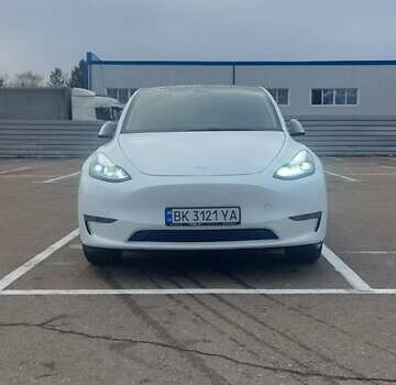 Белый Тесла Model Y, объемом двигателя 0 л и пробегом 93 тыс. км за 35500 $, фото 8 на Automoto.ua
