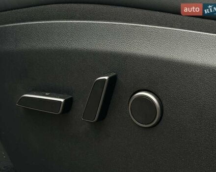 Белый Тесла Model Y, объемом двигателя 0 л и пробегом 42 тыс. км за 26999 $, фото 27 на Automoto.ua