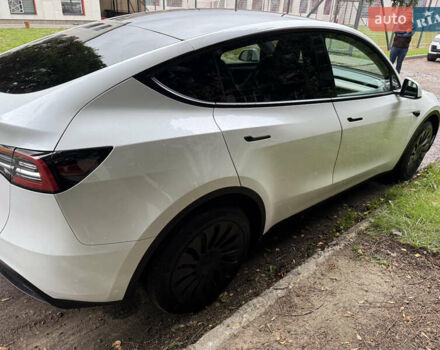 Білий Тесла Model Y, об'ємом двигуна 0 л та пробігом 27 тис. км за 27500 $, фото 1 на Automoto.ua