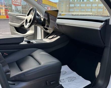 Белый Тесла Model Y, объемом двигателя 0 л и пробегом 23 тыс. км за 27500 $, фото 20 на Automoto.ua